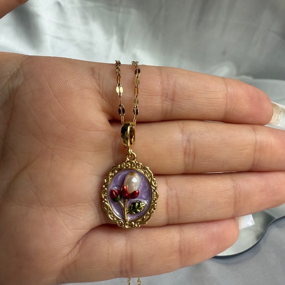 Unique 
ART CANVA 
Gold and Red Floral Pendant Necklace - Picture 3 of 9